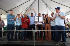 Em Lajedinho, governador entrega obras e visita memorial às vítimas do desastre natural de 2013
