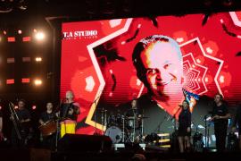 Show do 'Rei do Xote', Flávio José, encanta e anima multidão no Parque de Exposições