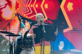 Show do 'Rei do Xote', Flávio José, encanta e anima multidão no Parque de Exposições