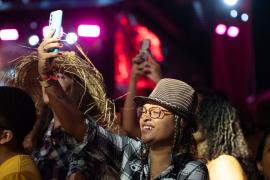 Show do 'Rei do Xote', Flávio José, encanta e anima multidão no Parque de Exposições