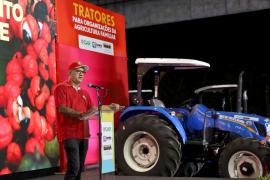 Governo da Bahia lança Plano Safra para agricultura familiar e entrega máquinas e equipamentos agrícolas