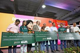 Governo da Bahia lança Plano Safra para agricultura familiar e entrega máquinas e equipamentos agrícolas