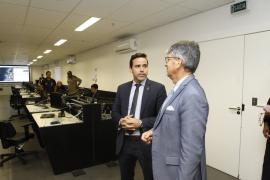 Embaixador do Equador no Brasil conhece estrutura do Centro de Operações e Inteligência