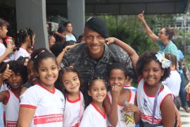 Batalhão de Polícia de Choque amplia aproximação com a sociedade e recebe visitas de estudantes