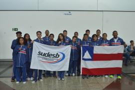 Estudantes atletas de karatê e taekwondo embarcaram para Jogos Escolares Brasileiros nesta terça-feira