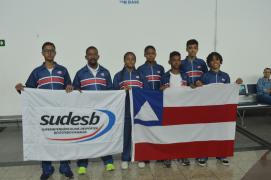 Estudantes atletas de karatê e taekwondo embarcaram para Jogos Escolares Brasileiros nesta terça-feira