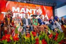 Jerônimo Rodrigues prestigia cerimônia de retorno do Manto Tupinambá ao Museu Nacional