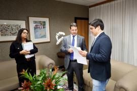 Governo do Estado entrega à Alba proposta orçamentária de 2025, que terá prioridade para a área social