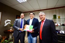 Governo do Estado entrega à Alba proposta orçamentária de 2025, que terá prioridade para a área social