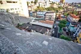 Governo do Estado entrega contenção de encosta e autoriza novas obras em Salvador