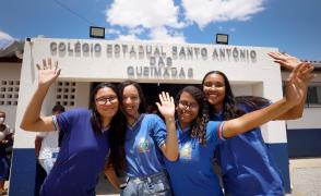 Investimento em educação é destaque durante entregas no município de Queimadas