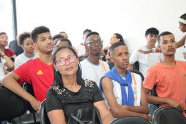 Seminário debate educação bilíngue para pessoas surdas e narrativas autobiográficas