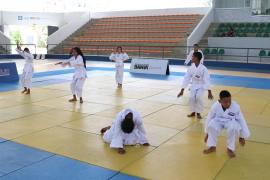 Crianças têm primeira experiência com o judô no Ginásio de Cajazeiras durante Caravana do Esporte Febaju