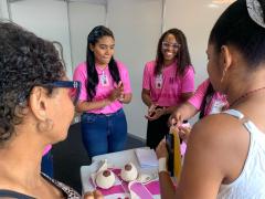 Hospital da Mulher realiza blitzes educativas e conscientiza população em ações do Outubro Rosa