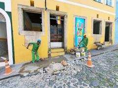 Conder faz manutenção de calçadas, ruas e lampiões no Centro Histórico de Salvador