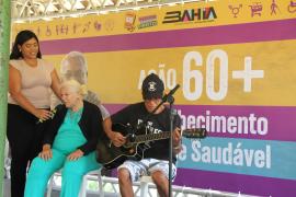 Pessoas idosas vivem manhã cultural no Parque de Pituaçu