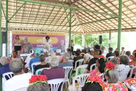Pessoas idosas vivem manhã cultural no Parque de Pituaçu