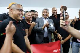 No Aeroporto de Salvador, governador recepciona funcionários da BYD em embarque para China