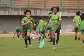 Projeto Esporte na Cidade abre novas vagas para crianças e jovens de 7 a 17 anos praticarem futebol feminino