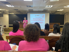 Especialista alerta sobre diagnóstico precoce do câncer de mama e paciente emociona com história de superação