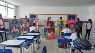 Professora de escola estadual que acertou tema da redação do Enem viraliza nas redes