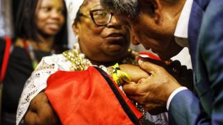 Exposição de joias de crioula, fotografias e outros objetos conta história de mulheres negras do Brasil