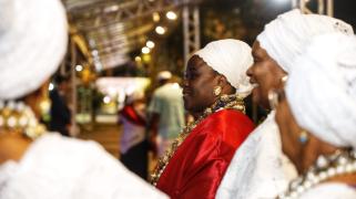 Exposição de joias de crioula, fotografias e outros objetos conta história de mulheres negras do Brasil