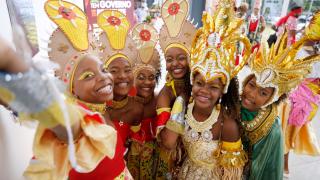 Baianas de acarajé e de receptivo recebem certificado de capacitação do Governo do Estado