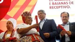 Baianas de acarajé e de receptivo recebem certificado de capacitação do Governo do Estado