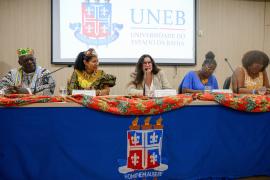 Rainha do Congo visita UNEB e emociona público com palestra sobre ancestralidade e herança africana