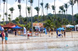 Competição de águas abertas na Praia de Inema