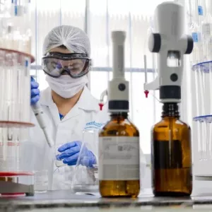 Embasa processa 106,7 mil análises de água para controle de qualidade em 2024