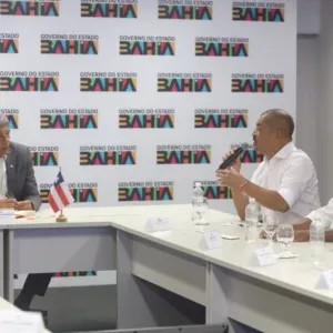 Governador recebe prefeitos de Aramari e São Felipe para discutir novas obras