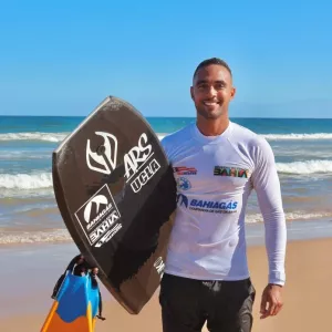 Gabriel Braga, atleta do bodyboarding e apoiado pelo FazAtleta, prepara-se para circuito mundial