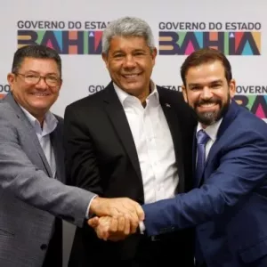 Governador recebe prefeitos, escuta demandas e realiza entregas para Buritirama, Wenceslau Guimarães e Coaraci