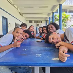 Escolas da rede estadual inovam com alternativas criativas ao uso do celular