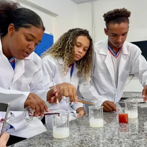 Estudantes baianos criam bioglitter ecológico para o Carnaval