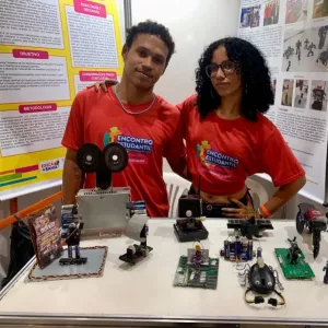 Estudantes criam brinquedos educativos a partir de resíduos eletrônicos