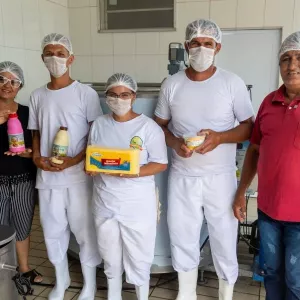 Leite da agricultura familiar é transformado em novos produtos no laticínio de Caturama - Foto: André Frutuôso/CAR