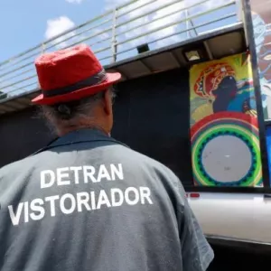 Mais segurança no Carnaval 2025: Trios elétricos e carros de apoio que participarão da folia passam por vistorias, em Salvador - Foto: Feijão Almeida/GOVBA