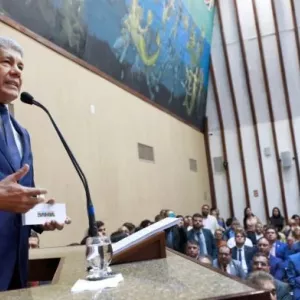 Na Alba, governador ressalta importância da relação entre os Poderes para fortalecimento da democracia