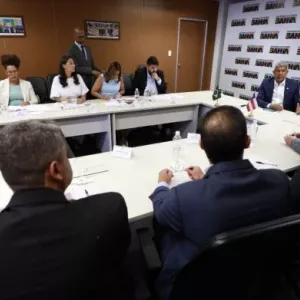 Governador e prefeito de Teixeira de Freitas se reúnem para discutir avanços e investimentos no município