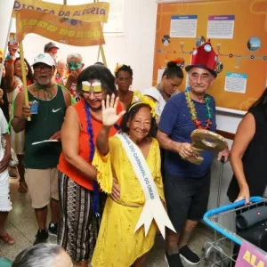 Carnaval toma conta dos corredores do Centro de Referência Estadual de Atenção à Saúde do Idoso