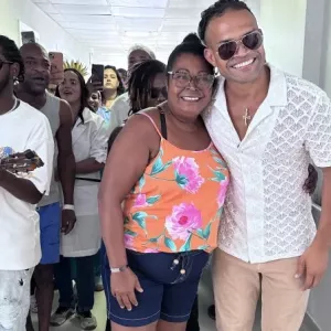 Músicos da Timbalada levaram alegria a pacientes do Hospital Roberto Santos