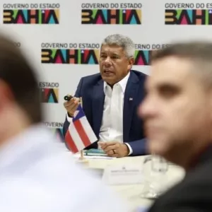 Governador discute com os prefeitos demandas dos municípios de Teixeira de Freitas, Carinhanha, Cabrália e Sítio do Mato