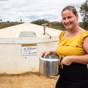 Cisternas levam água potável e segurança hídrica a famílias de Nova Soure