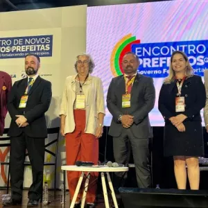 Experiência dos Consórcios Interfederativos de Saúde na Bahia é apresentada em encontro nacional de prefeitos