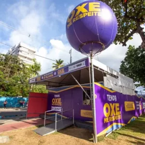Tenda “Oxe, me respeite!” garante acolhimento para mulheres nos circuitos da folia