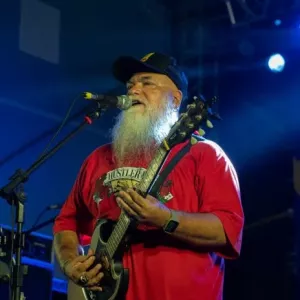 Márcio Mello anima público no Pelourinho com seu “rock furioso”