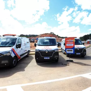 Governador visita Feira Saúde Mais Perto, em Cajazeiras, e entrega ambulâncias para unidades de saúde da região